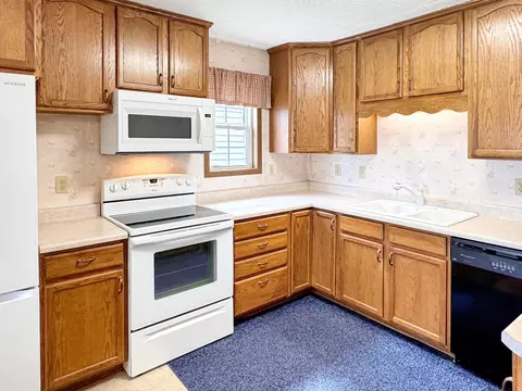 Kitchen - 712 S Lake Hendricks Dr, White, SD 57276 photo 2 of 2