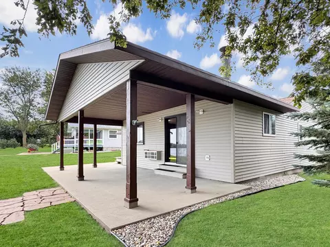Exterior - 712 S Lake Hendricks Dr, White, SD 57276 photo 4 of 9