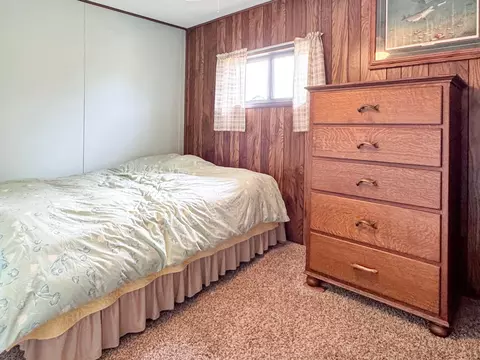 Bedroom - 712 S Lake Hendricks Dr, White, SD 57276 photo 3 of 3