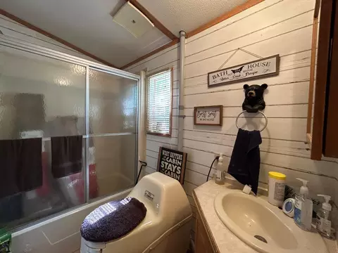 Bath - 6158 W Bay Rd, Makinen, MN 55763 photo 1 of 1