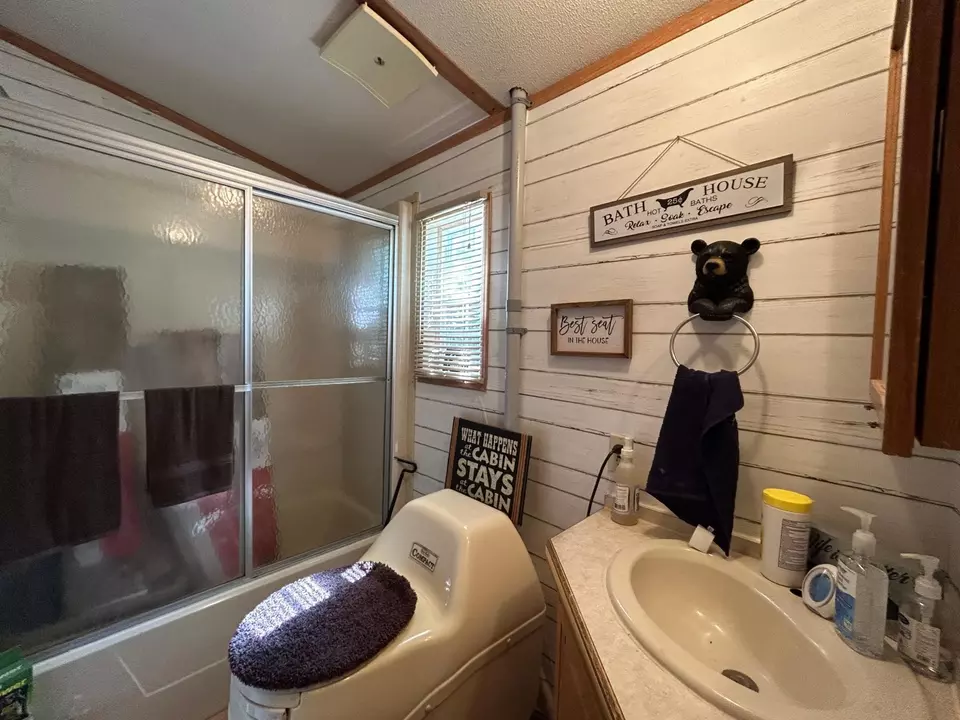 Bath - 6158 W Bay Rd, Makinen, MN 55763 photo 1 of 1