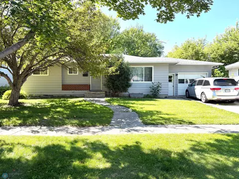 1107 17th St S, Moorhead, MN 56560