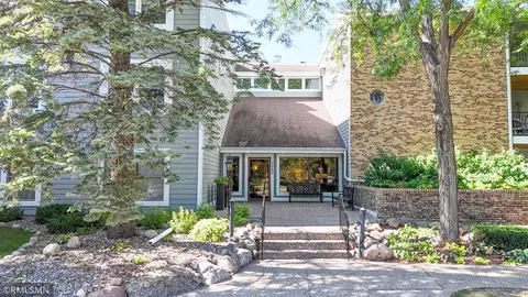 3020 Saint Albans Mill Rd #312, Hopkins, MN 55305