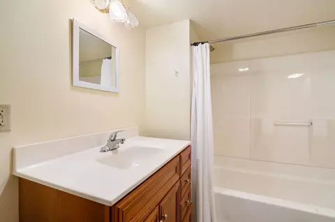 Bath - 910 8th Ave SW, Austin, MN 55912 photo 4 of 4