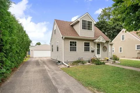 Exterior - 910 8th Ave SW, Austin, MN 55912 photo 3 of 7