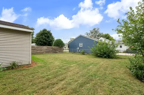Exterior - 910 8th Ave SW, Austin, MN 55912 photo 6 of 7