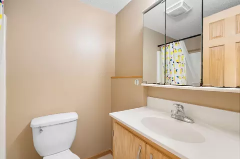 Bath - 910 8th Ave SW, Austin, MN 55912 photo 3 of 4