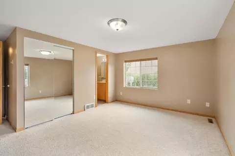 Bedroom - 910 8th Ave SW, Austin, MN 55912 photo 6 of 6