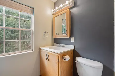 Bath - 910 8th Ave SW, Austin, MN 55912 photo 2 of 4