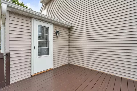 Exterior - 910 8th Ave SW, Austin, MN 55912 photo 7 of 7