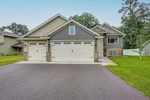 38108 Golden Oaks Trl, North Branch, MN 55056