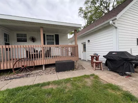 Exterior - 205 5th St SW, Plainview, MN 55964 photo 5 of 10