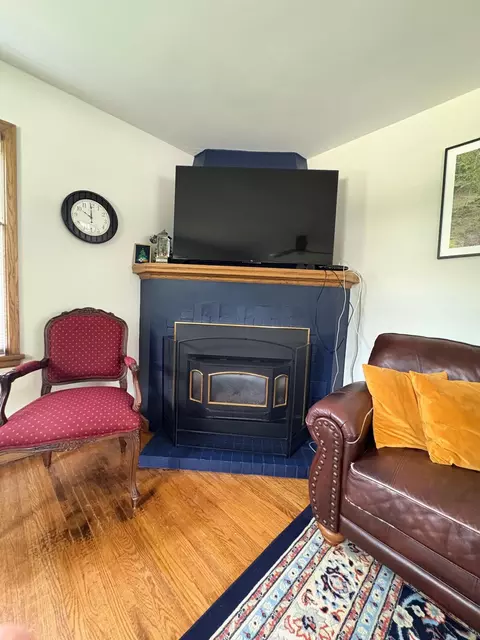Living - 205 5th St SW, Plainview, MN 55964 photo 3 of 6
