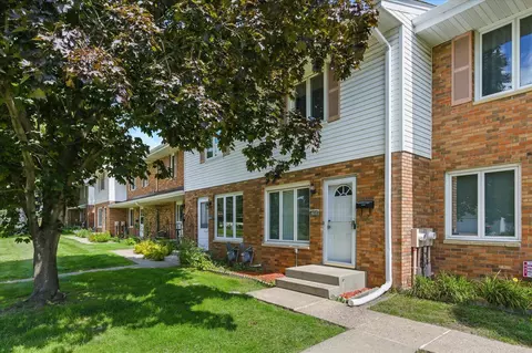 1984 Arkwright St, Maplewood, MN 55117
