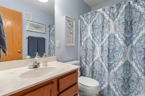 Bath - 15552 Cherry Path, Rosemount, MN 55068 photo 3 of 4
