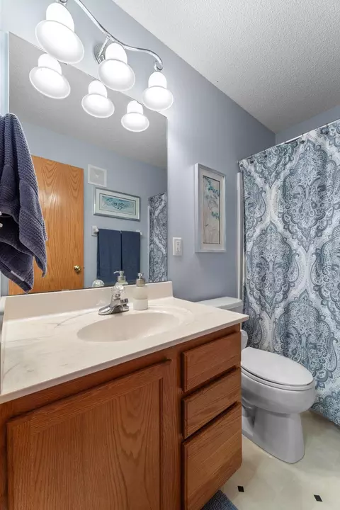 Bath - 15552 Cherry Path, Rosemount, MN 55068 photo 4 of 4