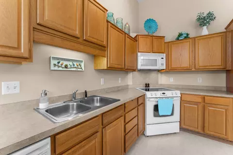 Kitchen - 15552 Cherry Path, Rosemount, MN 55068 photo 4 of 4