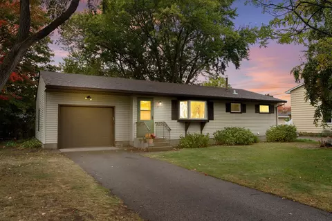 4397 Onyx Dr, Eagan, MN 55122