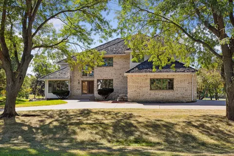 3 Hill Farm Cir, North Oaks, MN 55127