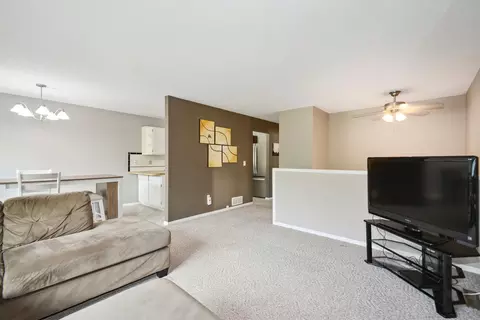 1003 Pontiac Ln, Chanhassen, MN 55317