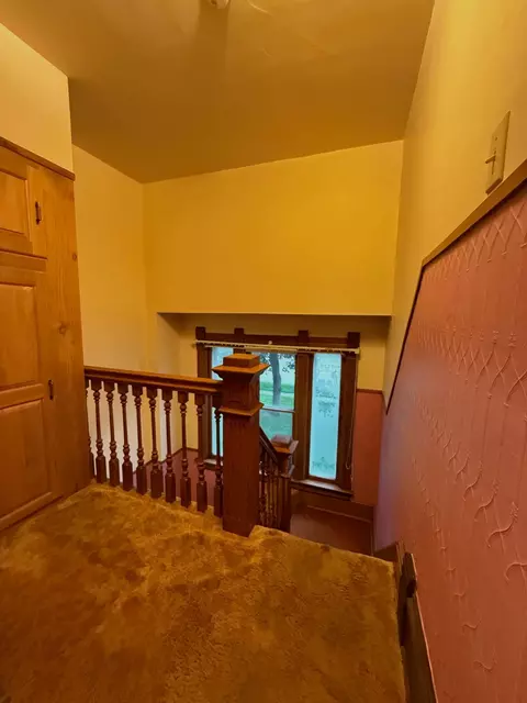 Entry Way - 803 N Broadway Ave, Le Roy, MN 55951 photo 3 of 5