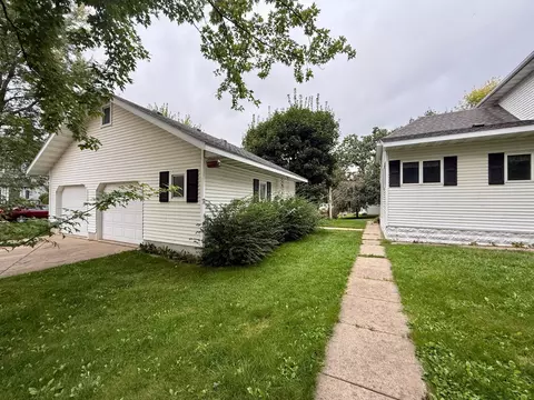 Exterior - 803 N Broadway Ave, Le Roy, MN 55951 photo 4 of 6