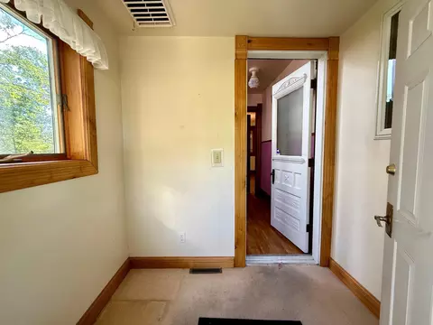 Entry Way - 803 N Broadway Ave, Le Roy, MN 55951 photo 2 of 5