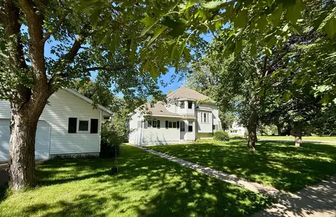 Exterior - 803 N Broadway Ave, Le Roy, MN 55951 photo 5 of 6