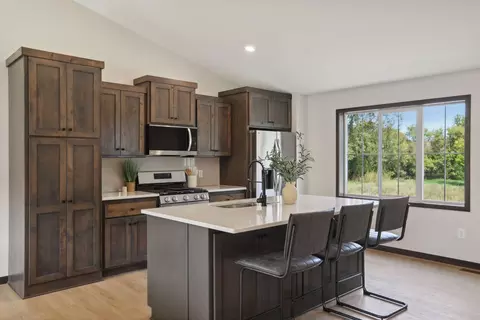 21349 Cottonwood St NW, Oak Grove, MN 55011