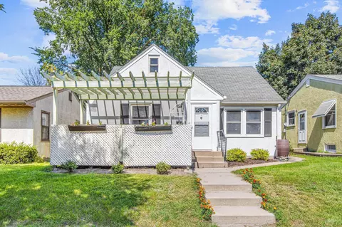 1427 Wynne Ave, Saint Paul, MN 55108