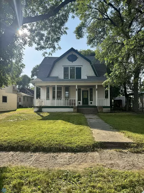 105 Lincoln Ave N, Finley, ND 58230