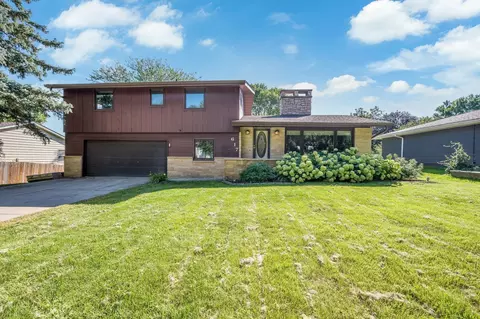 617 Olson Ave, Windom, MN 56101