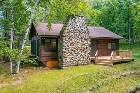 2144 Hattie Point Trl NW, Backus, MN 56435