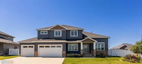 7307 15th St S, Fargo, ND 58104