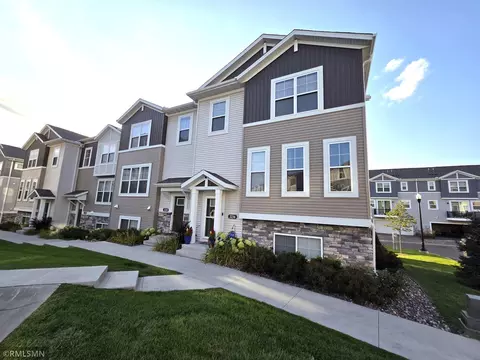 2234 Gateway Curv, North Saint Paul, MN 55109