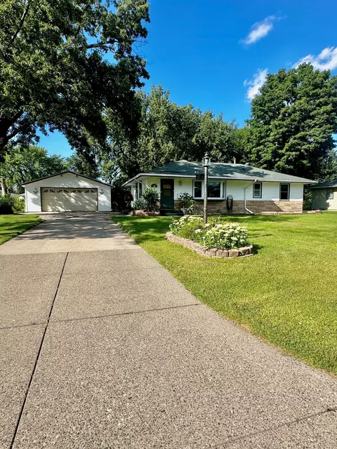 6808 Bethia Ln, Brooklyn Park, MN 55428