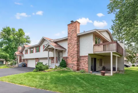 5657 Chatsworth St N, Shoreview, MN 55126