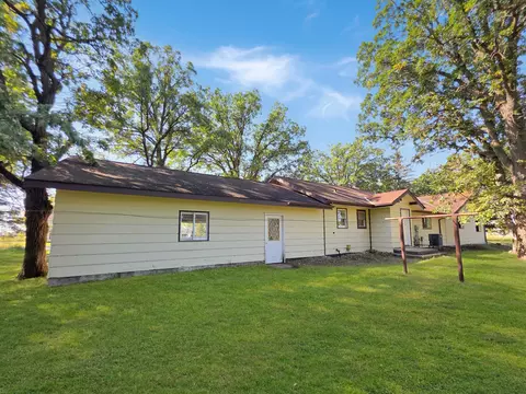 Exterior - 609 University Ave E, Badger, MN 56714 photo 4 of 5