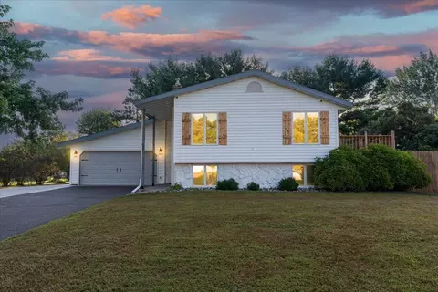 906 Maple Dr, Osceola, WI 54020