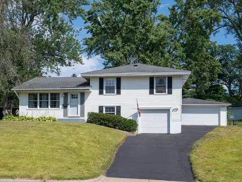 11341 Kell Rd, Bloomington, MN 55437
