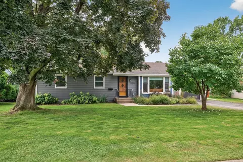 1150 Summer St, Roseville, MN 55113