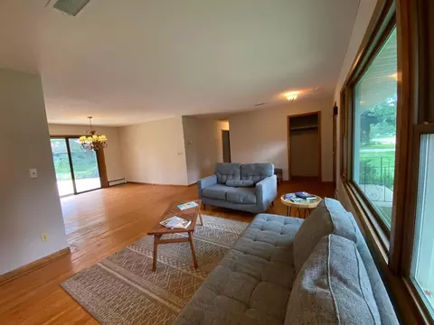 719 Grandview Ave W, Roseville, MN 55113