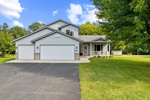 38221 Casselberry Dr, North Branch, MN 55056