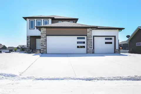 2427 Harbor Ln, West Fargo, ND 58078