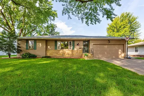 110 Atwood Dr, Mankato, MN 56001