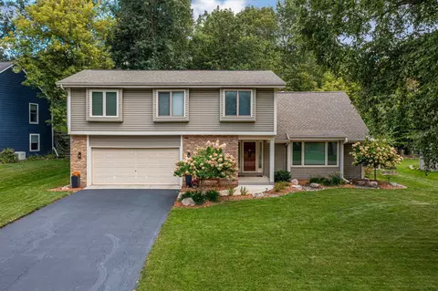 2920 Xanthus Ln N, Plymouth, MN 55447