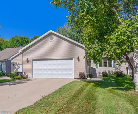 71 Prairiewood Xing S #B, Fargo, ND 58103