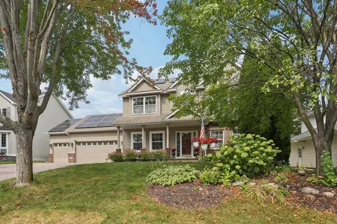 1035 Walnut Ridge Dr, Eagan, MN 55123