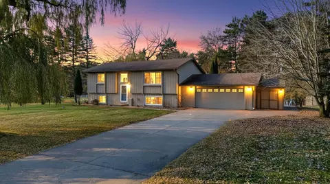 2835 Laurel St S, Cambridge, MN 55008