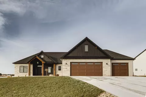 2875 Wildflower Ln SW, Rochester, MN 55902